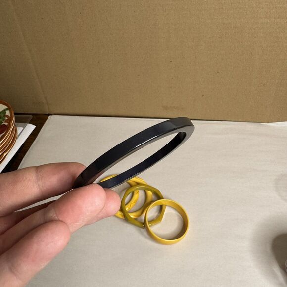 Vtg Bakelite Bangle Bracelets Craved Yellow Green TESTED MCM Retro Spacer Corn - Picture 4 of 16